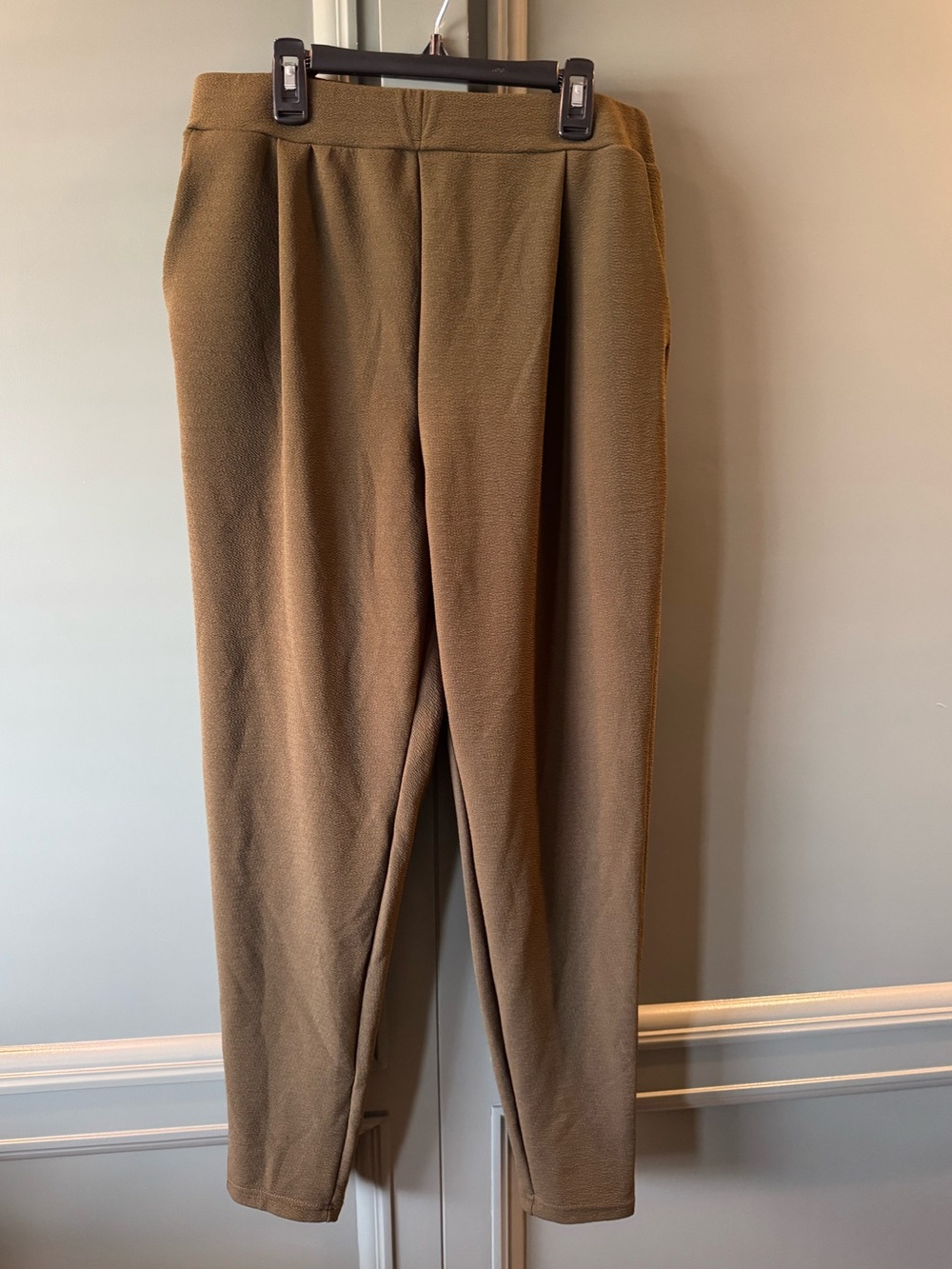 NWOT. SHEIN Women’s Olive Green Tailored Stretch Pants